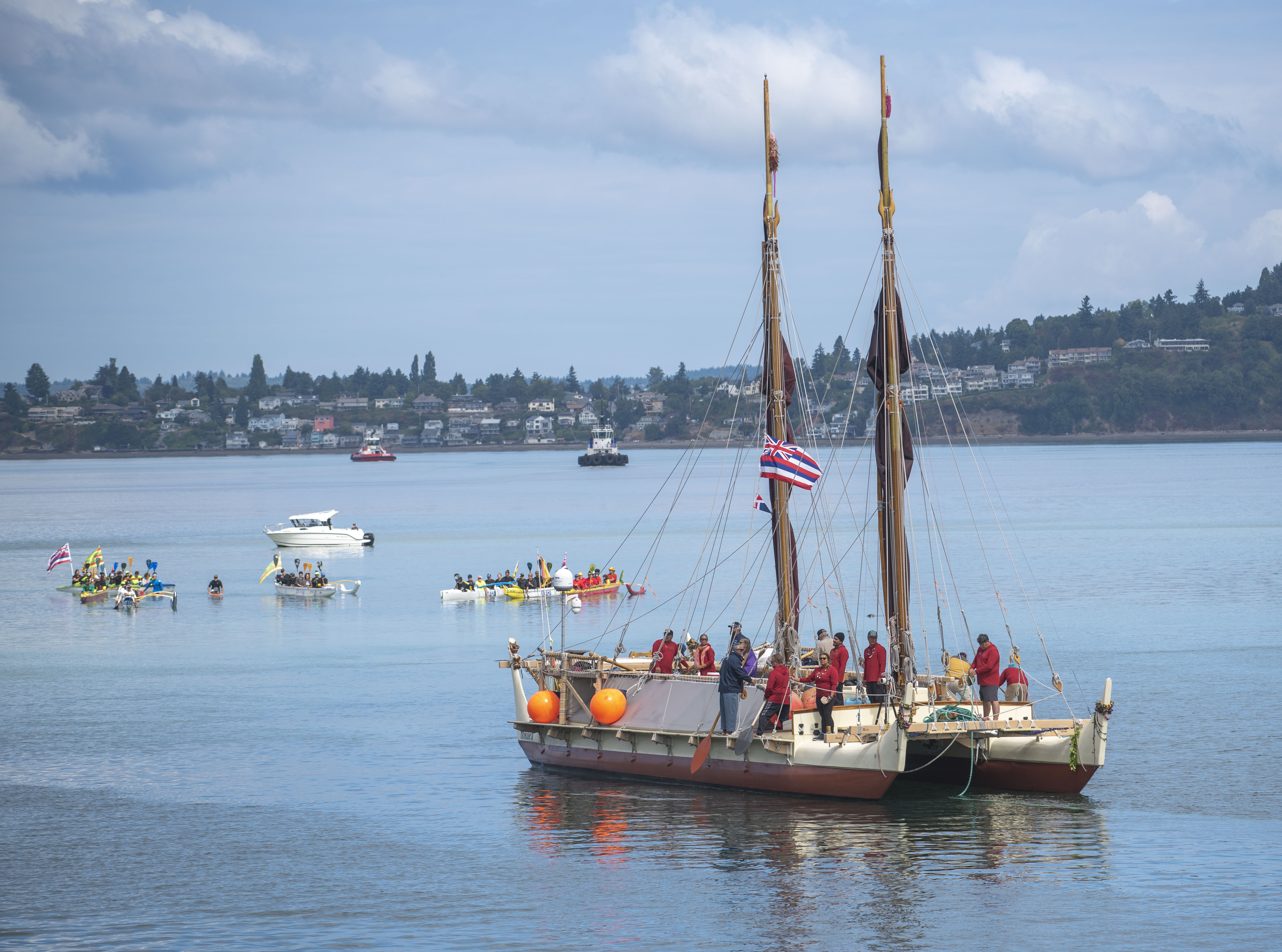 The traditional Polynesian voyaging canoe Hōkūleʻa arrives in Tacoma.
